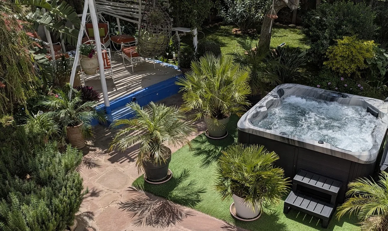 Jacuzzi dans le jardin